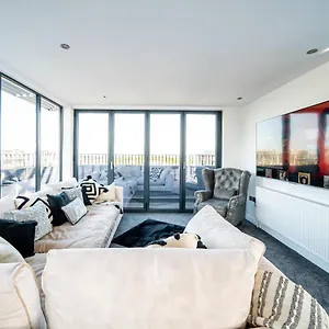 Luxurious 2-bedroom Penthouse With Stunning Glass-wall Views In Town Centre Barnsley